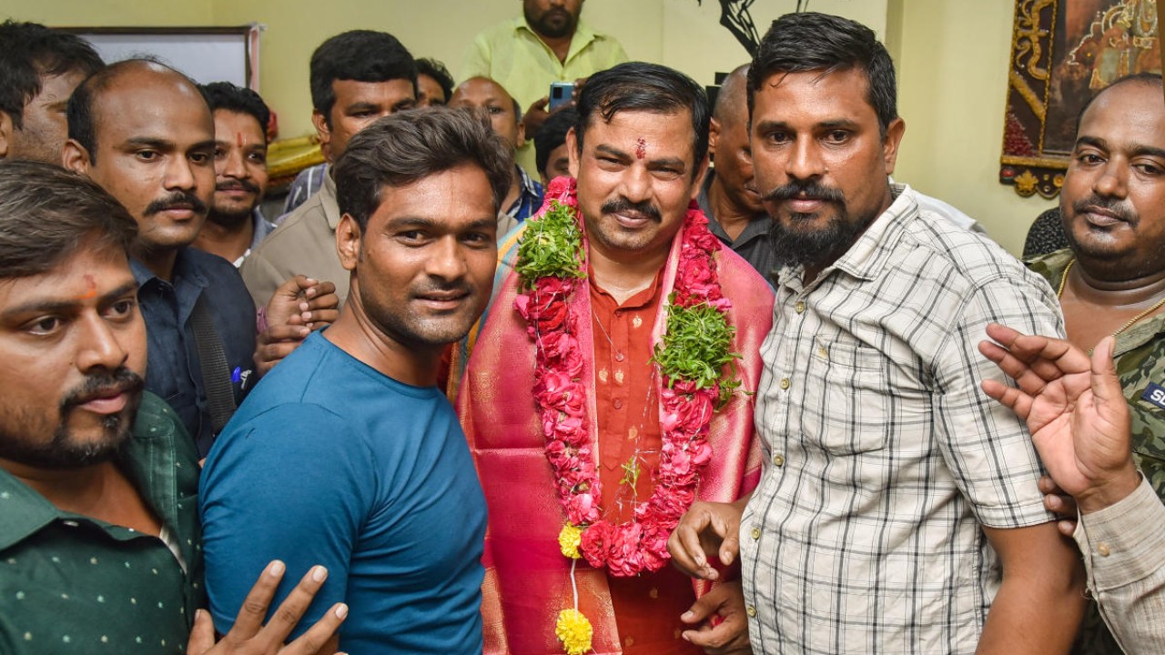 Suspended BJP MLA Raja Singh gets pompous welcome from supporters after release on bail