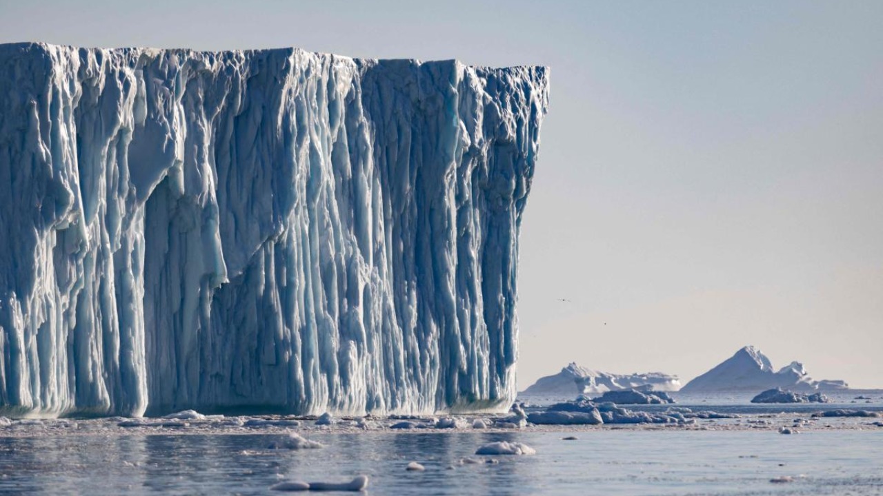 Powerplay in the Arctic