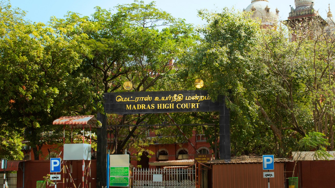 ‘Savukku’ Shankar appears before Madras High Court in contempt case