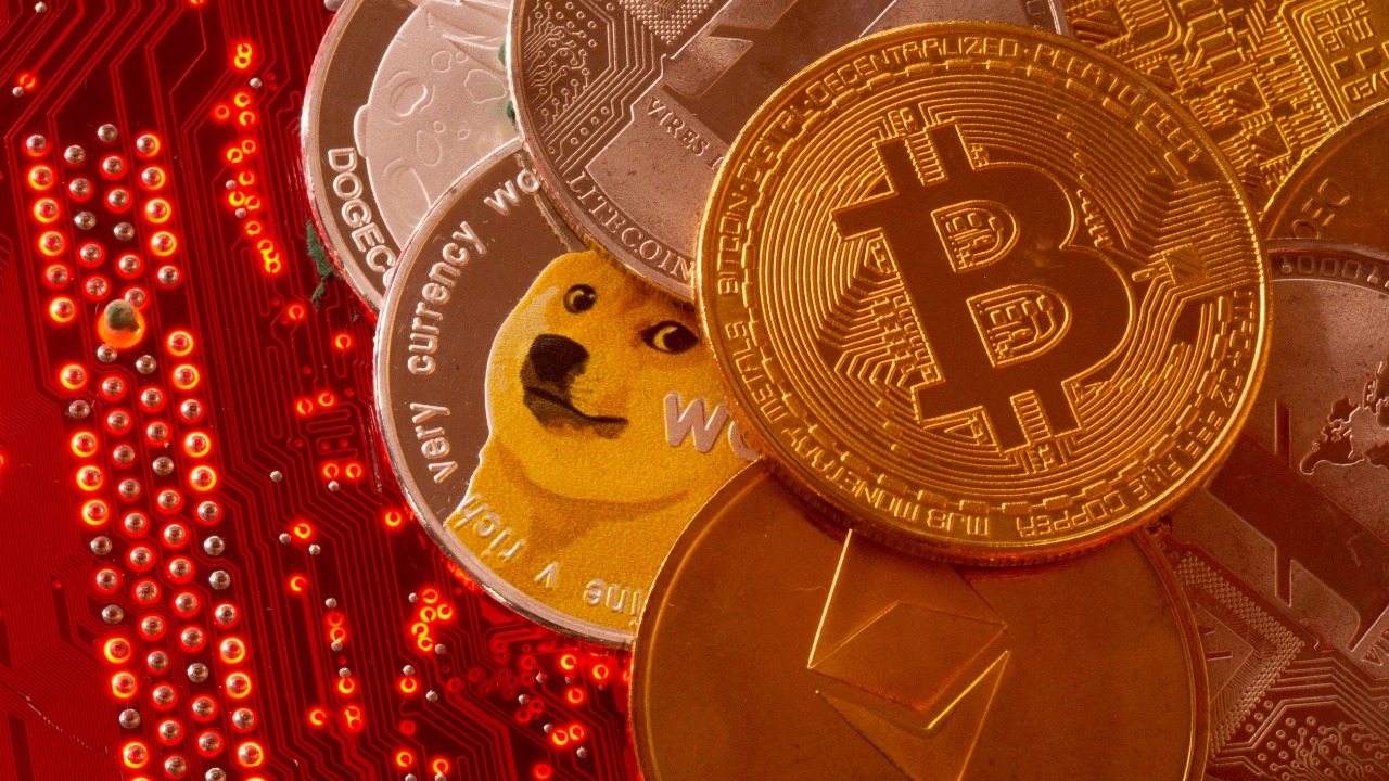 Bitcoin falls below $19,000 as cryptos creak under rate hike risk