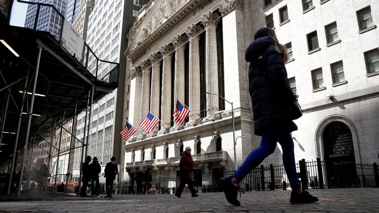 Dow Jones, S&P fall again, ending at lowest level of year