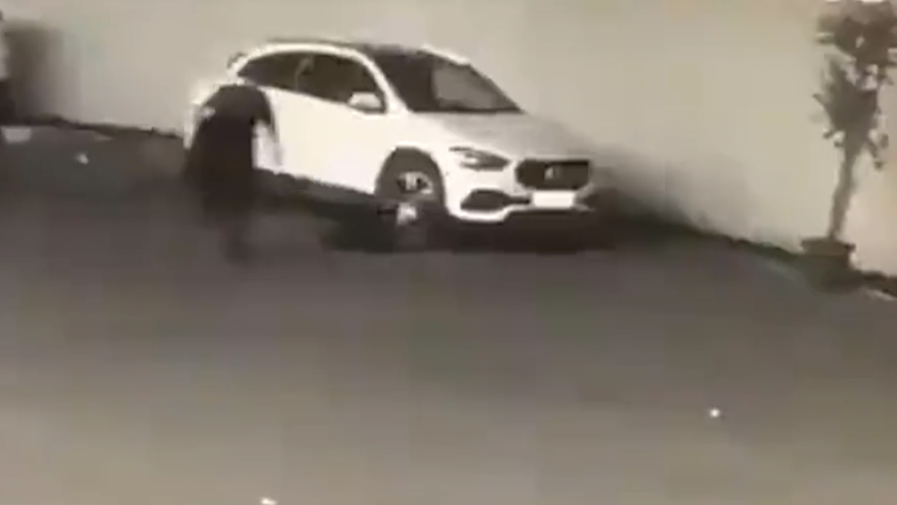 FIR against filmmaker Kamal Mishra for ramming car into his wife in Mumbai