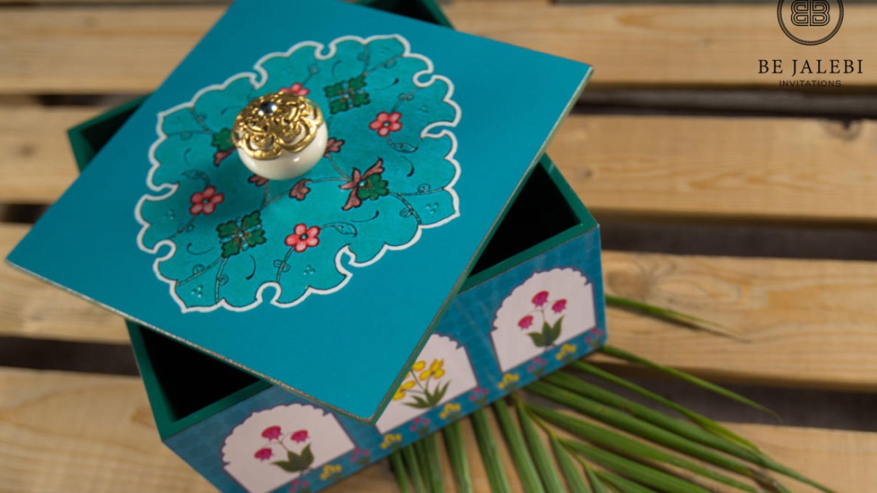 Out-of-the-box wedding cards