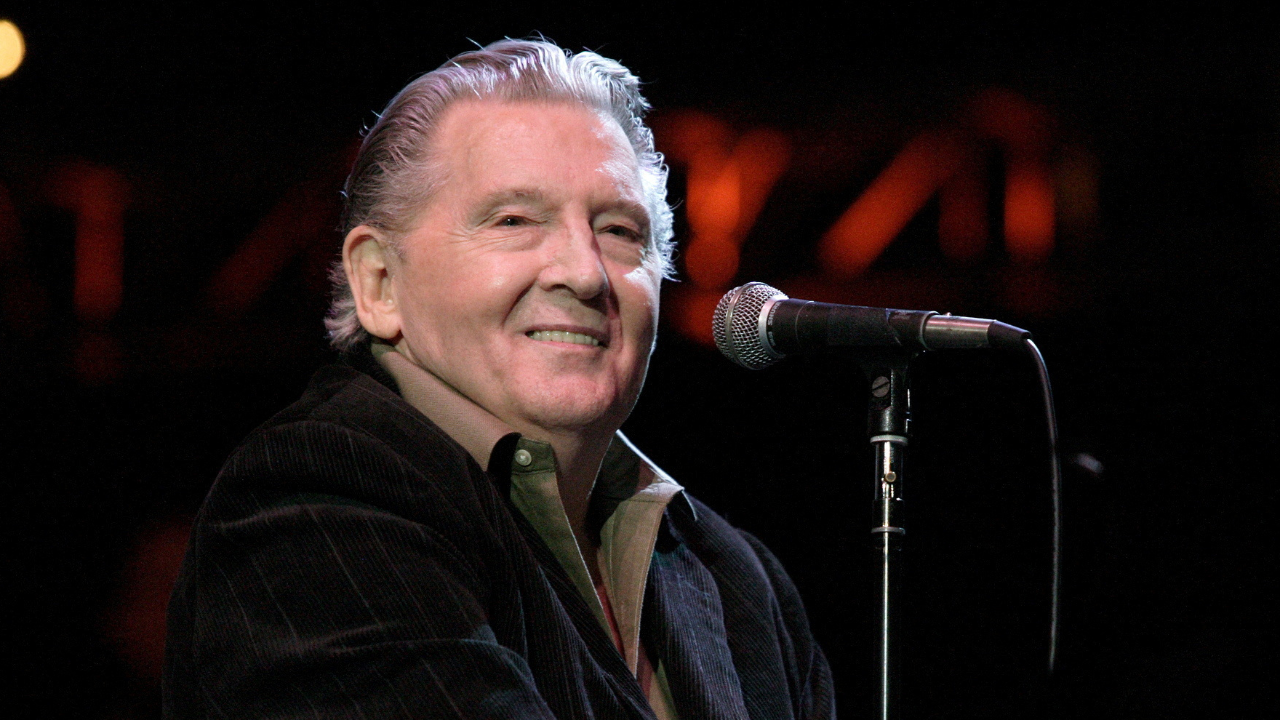 Rock 'n' roll pioneer Jerry Lee Lewis, known as 'The Killer,' dies