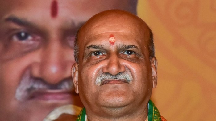 Sri Ram Sene chief Pramod Muthalik says anonymous callers threatened to kill him