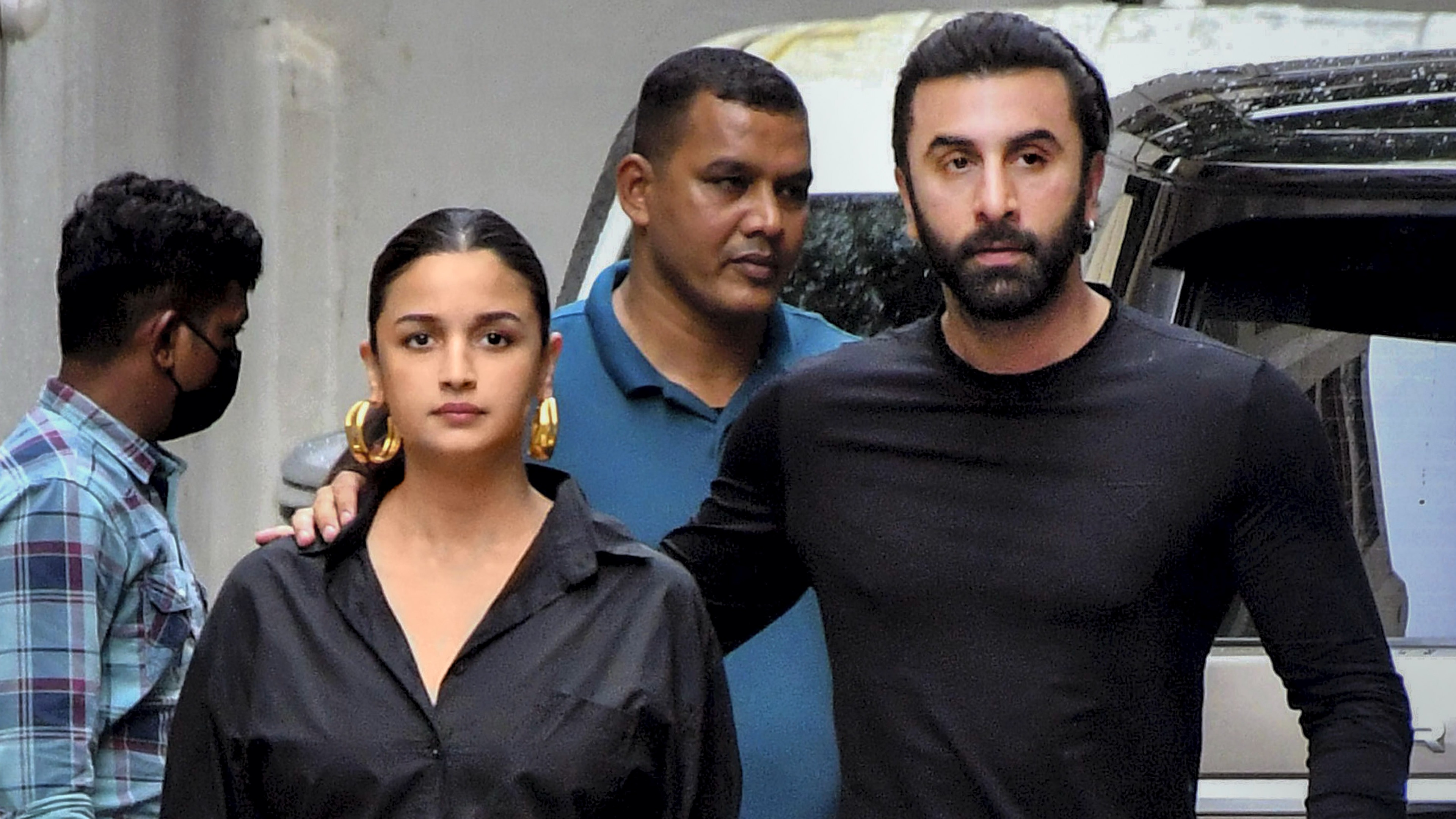 Bollywood showers love on Ranbir Kapoor and Alia Bhat's baby girl