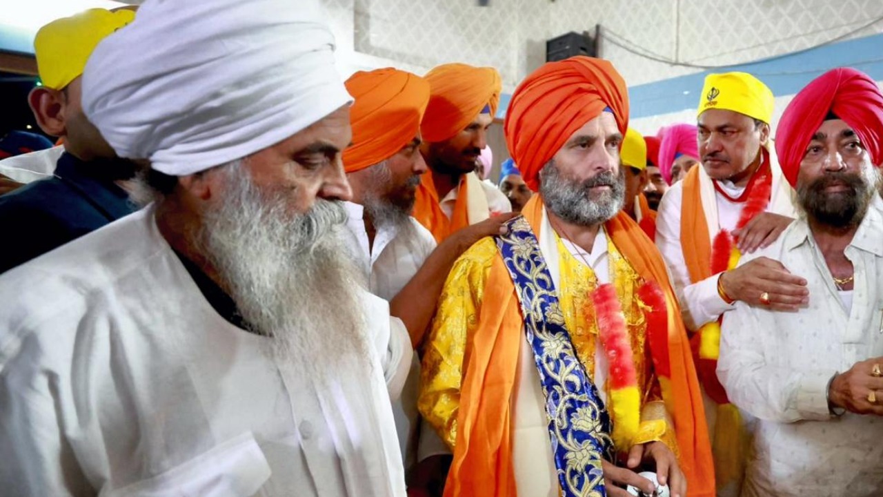 Rahul Gandhi visits gurudwara in Maharashtra's Nanded, resumes march after