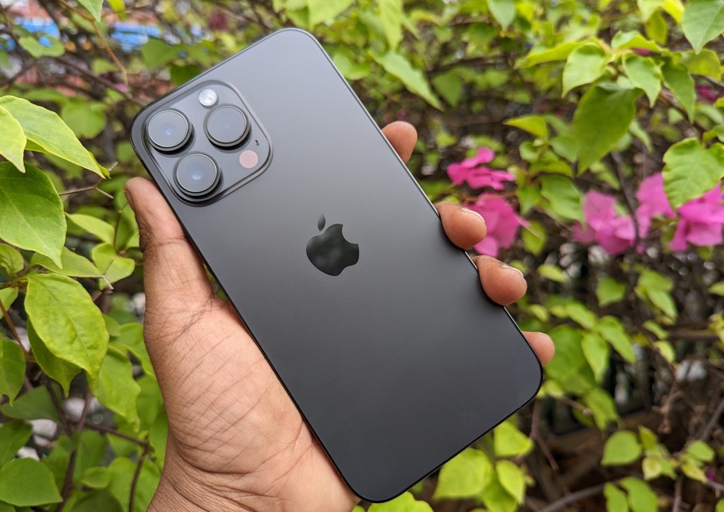 Apple iPhone 15 series may come with titanium frame