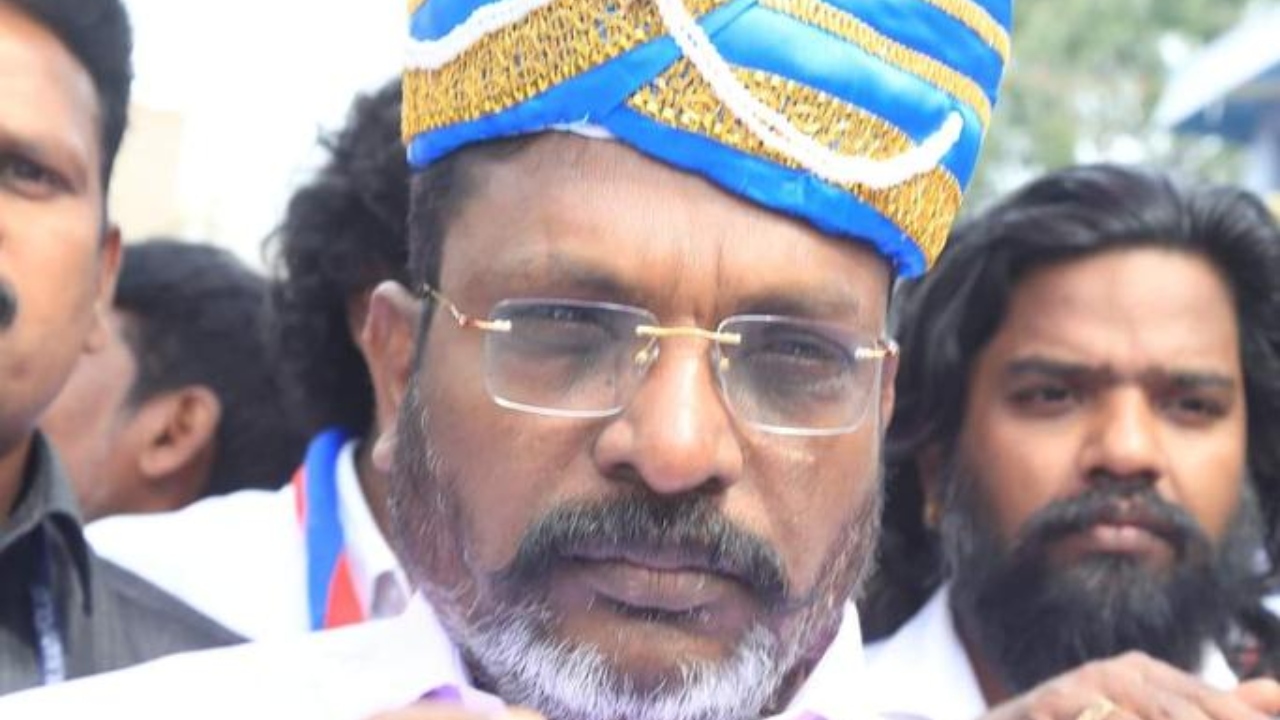 DMK ally greets released Rajiv case convict with a shawl; calls them 'innocent'