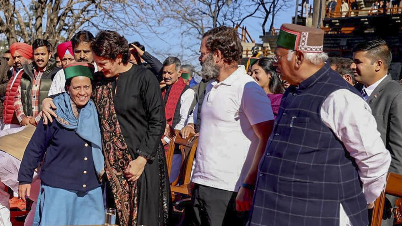 Virbhadra Singh's aura looms large at Himachal CM's swearing-in ceremony