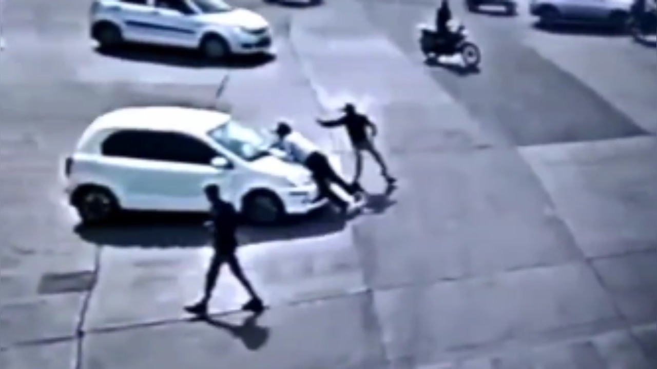 Indore: Driver arrested for dragging cop on car bonnet for 4 kms, weapons found in vehicle