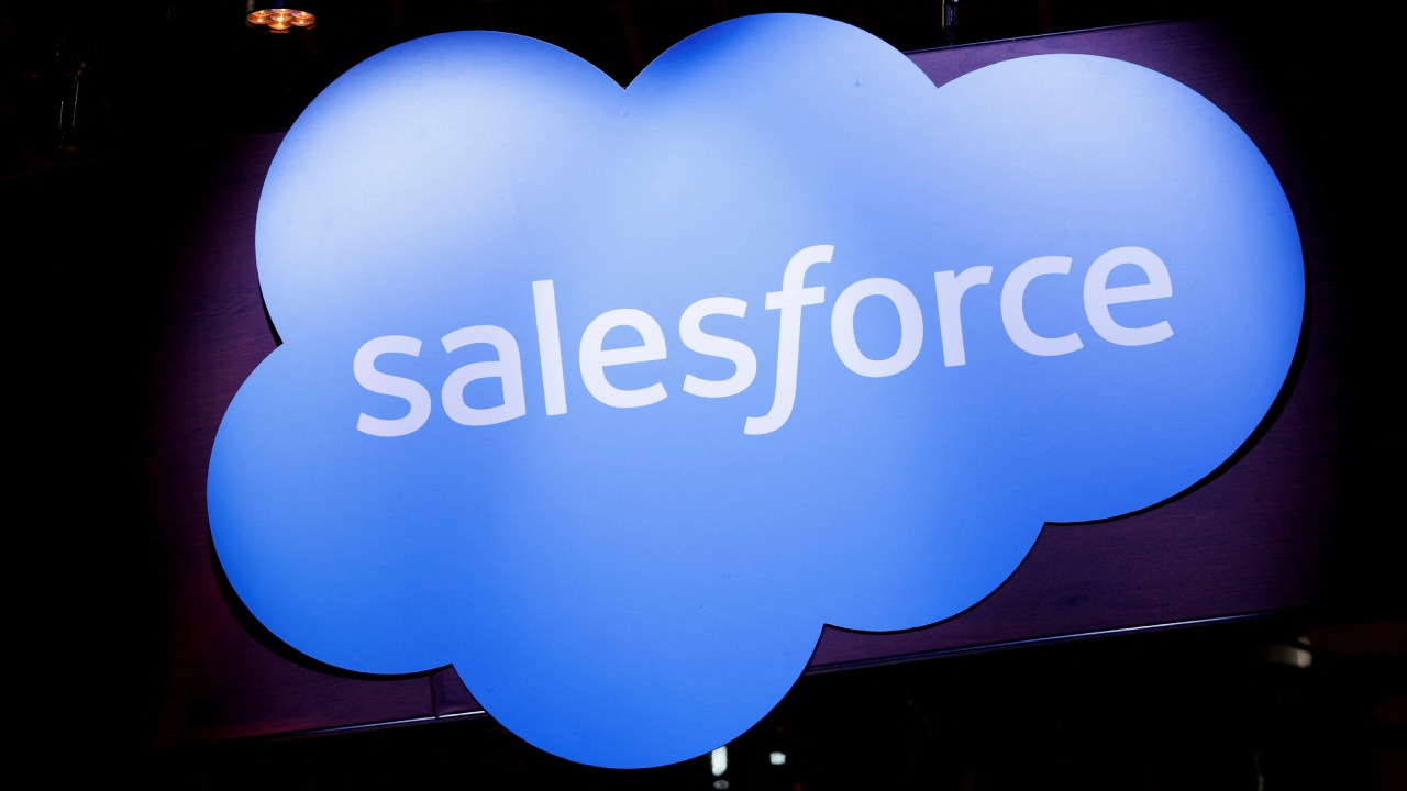 Salesforce cutting 1,000 roles while hiring salespeople for AI