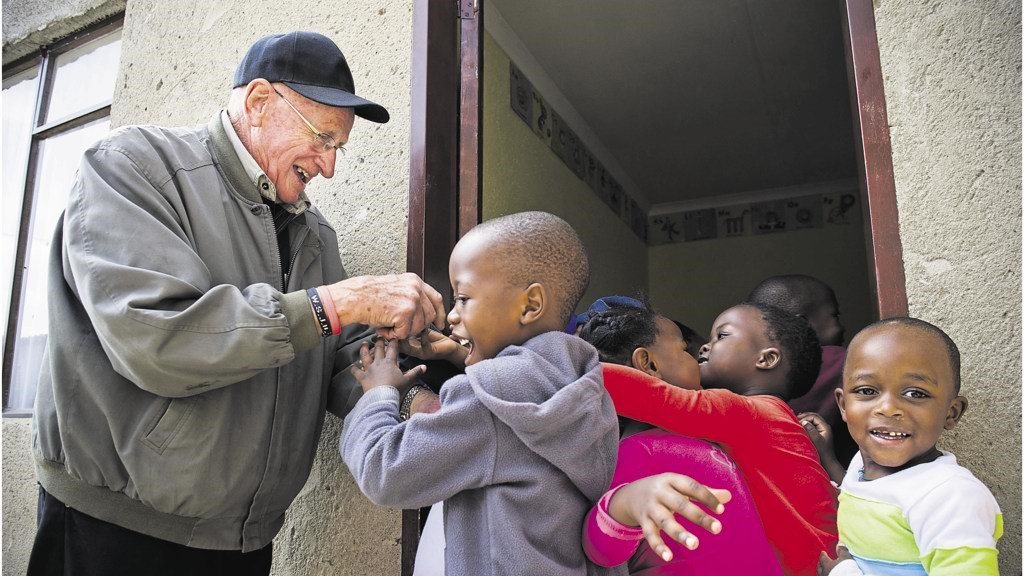 Prosecuted South African ex-apartheid minister dies