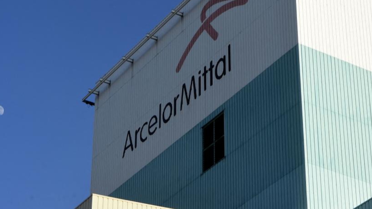 ArcelorMittal Q4 net income declines 93% to $261 million