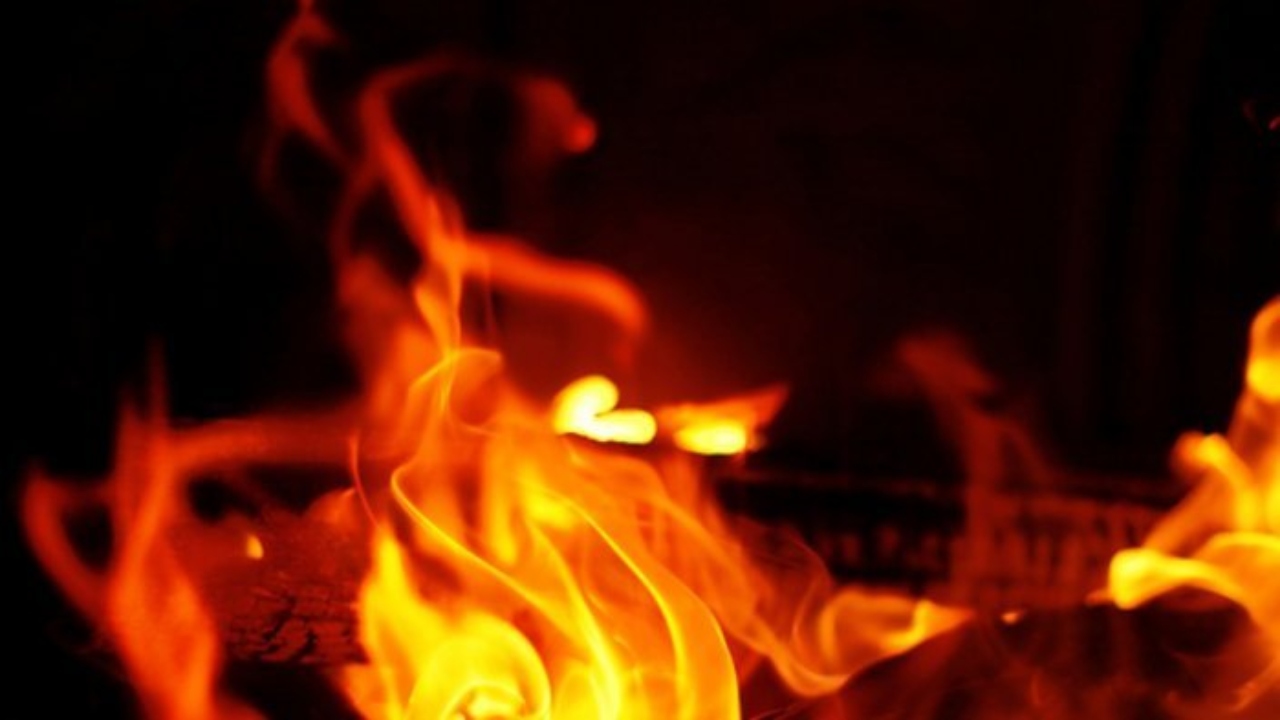BEST bus catches fire in Andheri area of Mumbai, passengers safe