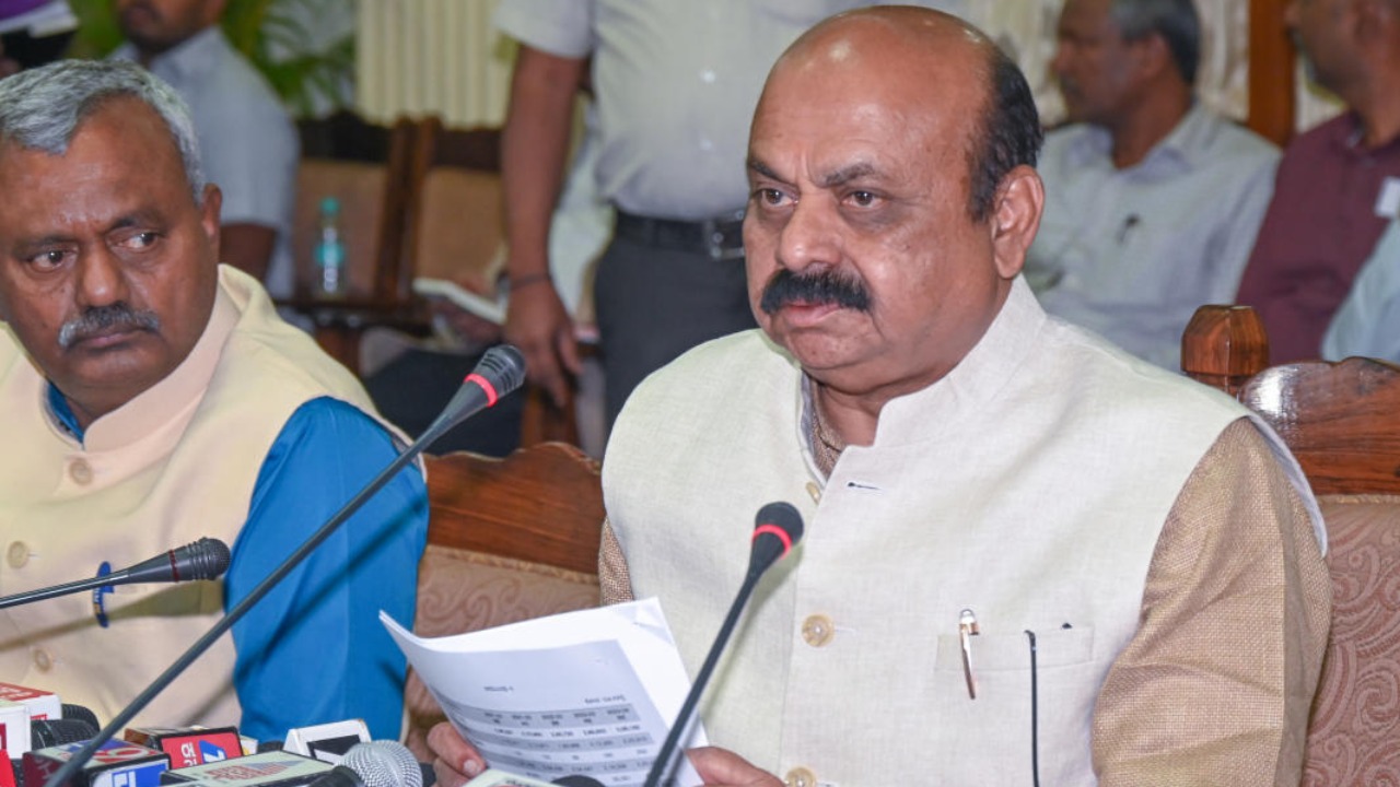 Karnataka: Mid-term fiscal plan suggests reduction in staff strength using technology
