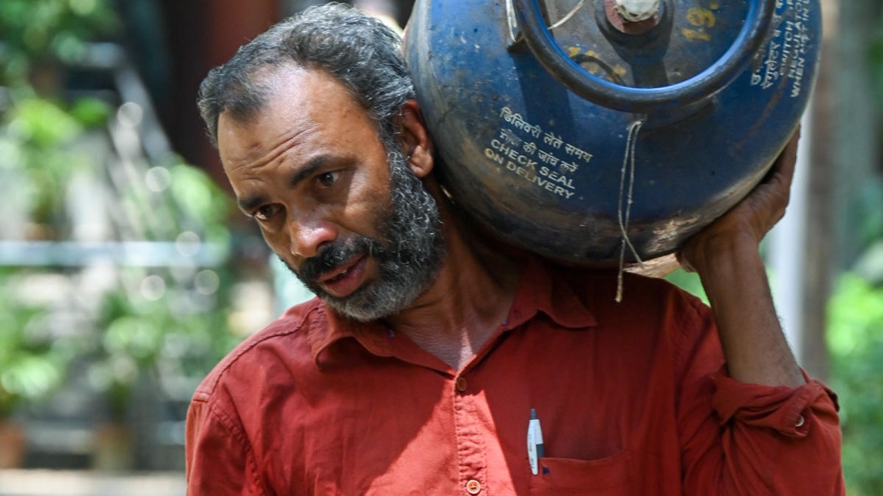 Hike in LPG price worries hotel industry, auto drivers