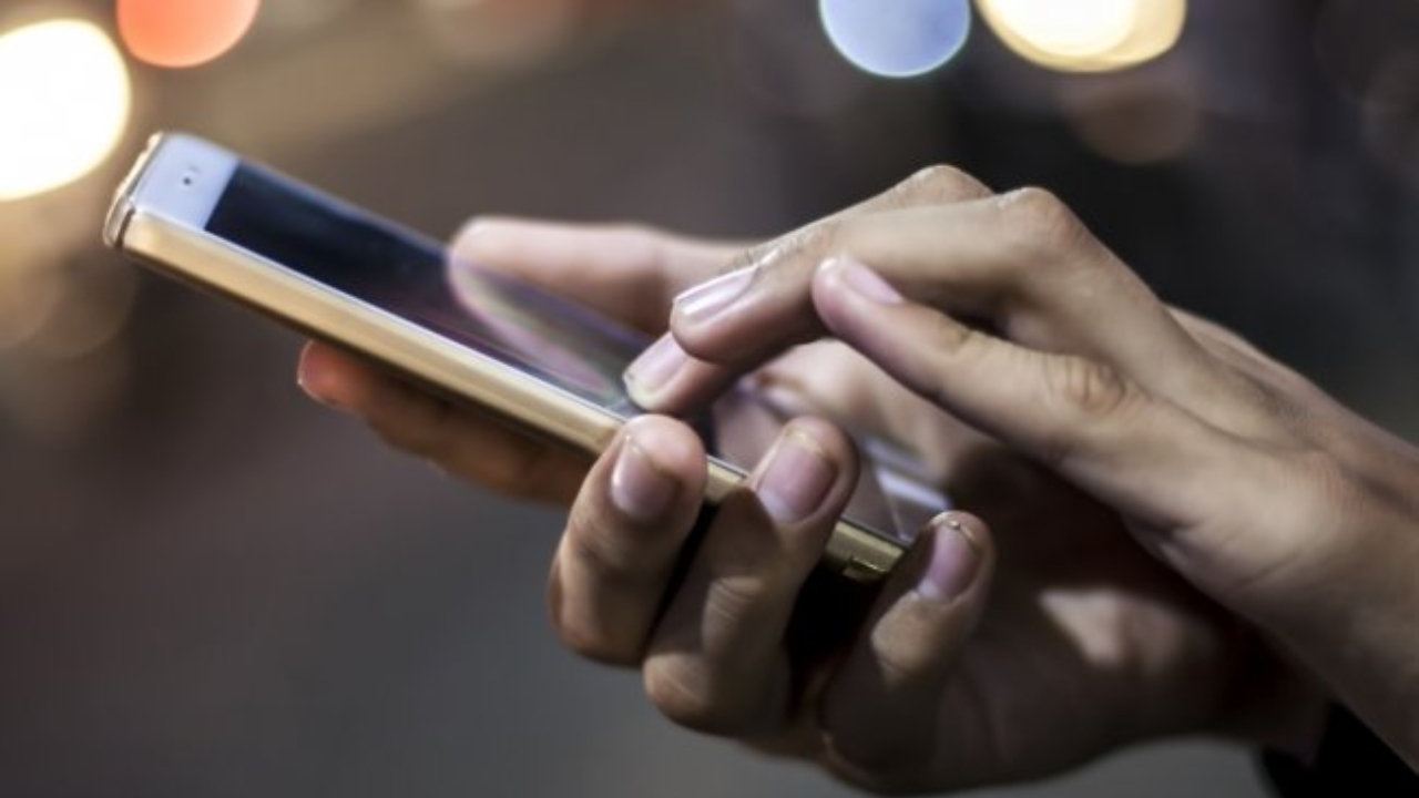 All UK phones to get emergency alert system to warn of life-threatening events
