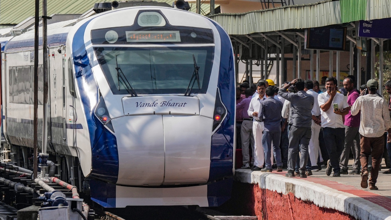 Bengaluru-Dharwad Vande Bharat halted for 45 min due to technical glitch
