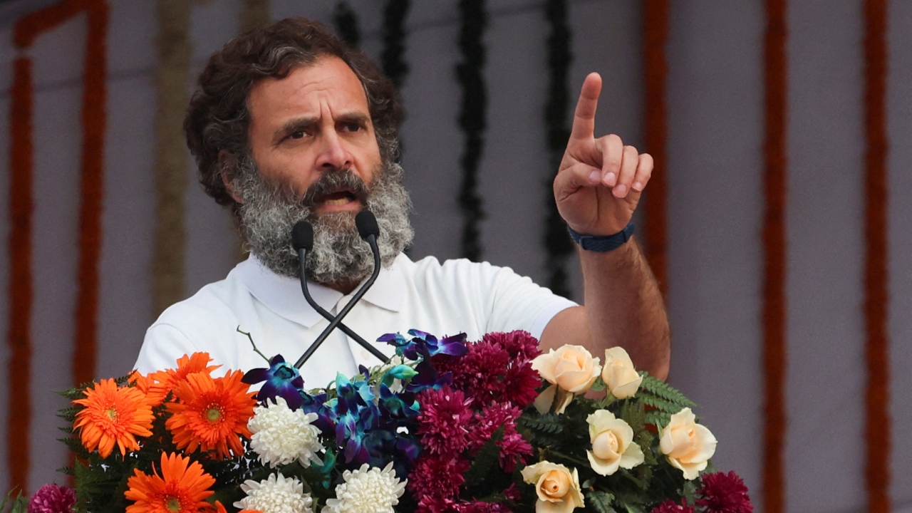 Ayodhya priest invites Rahul Gandhi to stay in Hanumangarhi temple