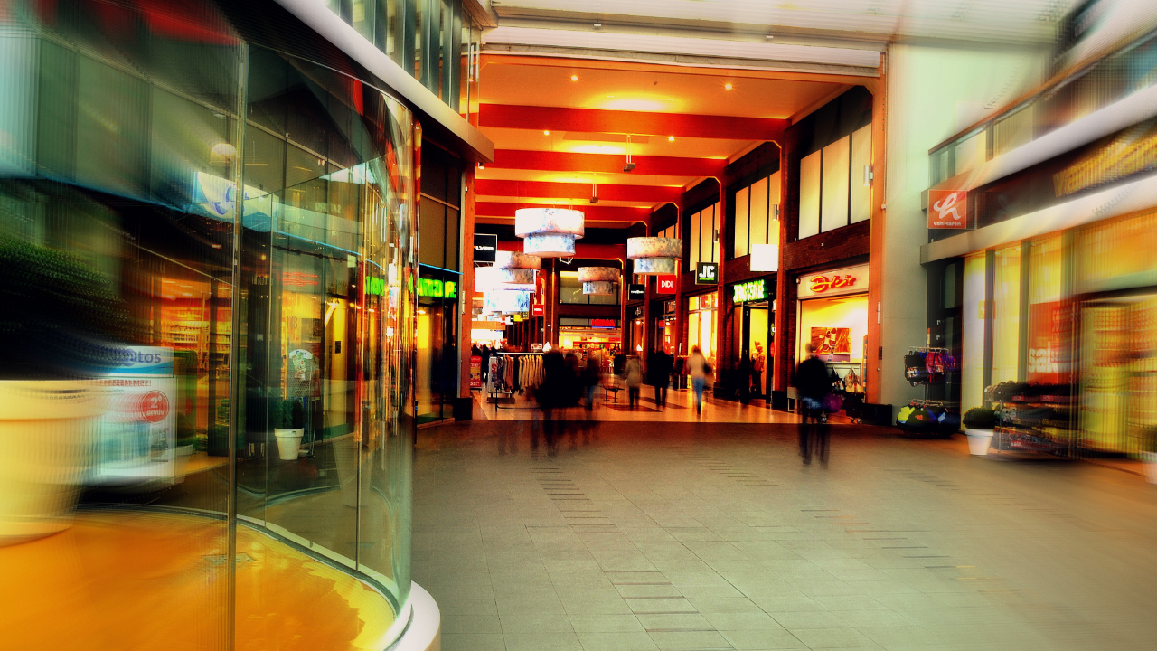 Indian-origin man dies after being pushed outside shopping mall in Singapore