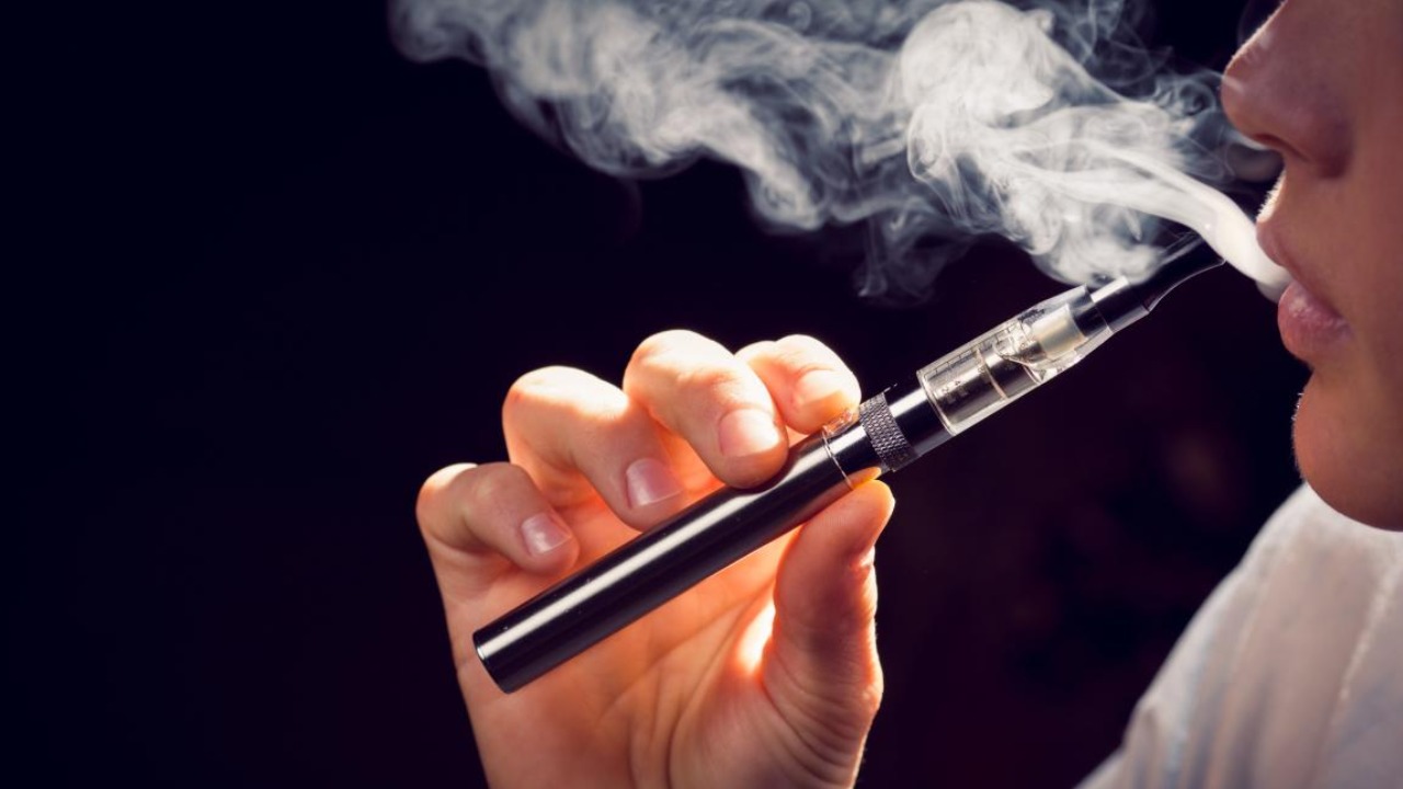 Britain to encourage smokers to swap cigarettes for vapes