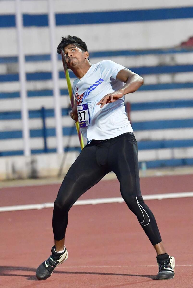 Shaili sizzles, Manu soars