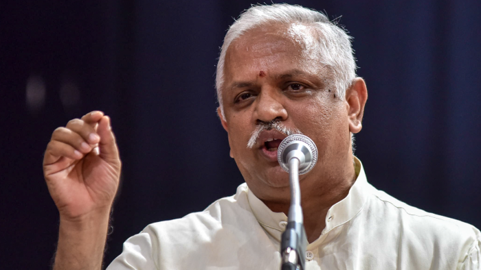Union Ministers defends B L Santhosh after Shettar's allegations