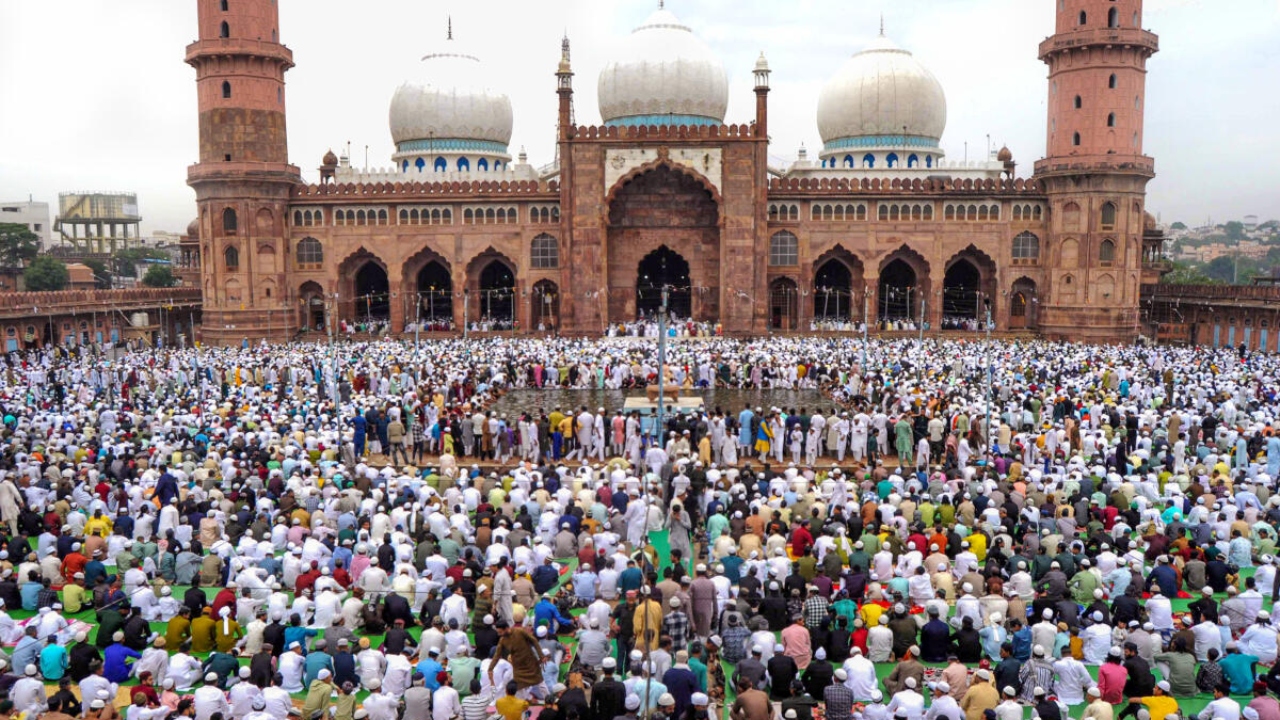 'Pray for 140 Cr people': Ramzan fasts to begin in India from Thursday