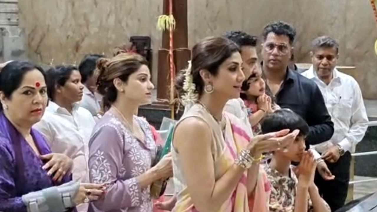 Bollywood actor Shlipa Shetty, husband and family visit Sri Durgaparameshwari Temple in Kateel