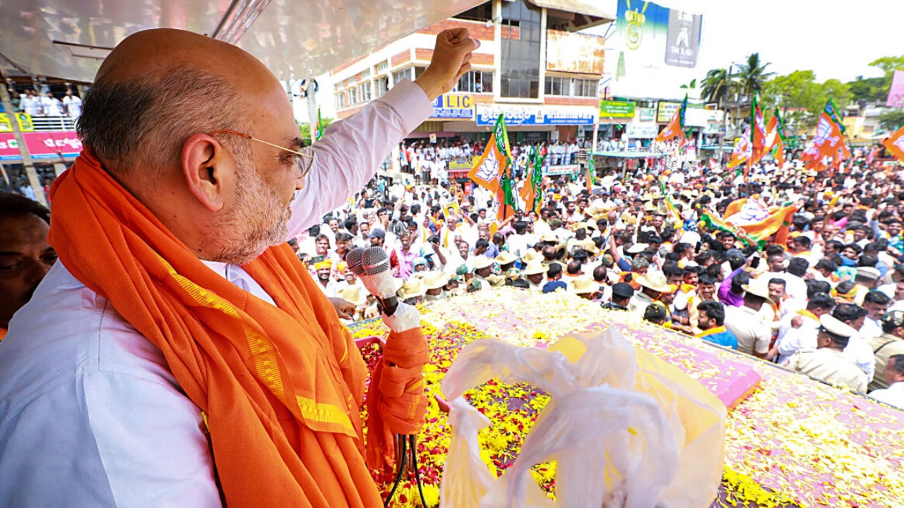 Karnataka polls: Political parties feel the 'heat', demand for light cottons rises amid election rallies