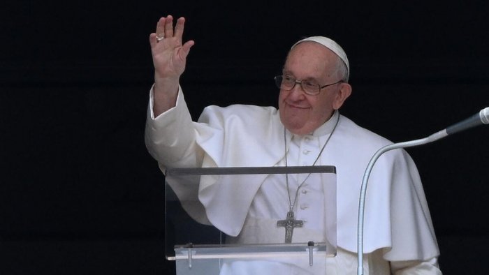 Tens of thousands gather for Pope's mass in Hungary