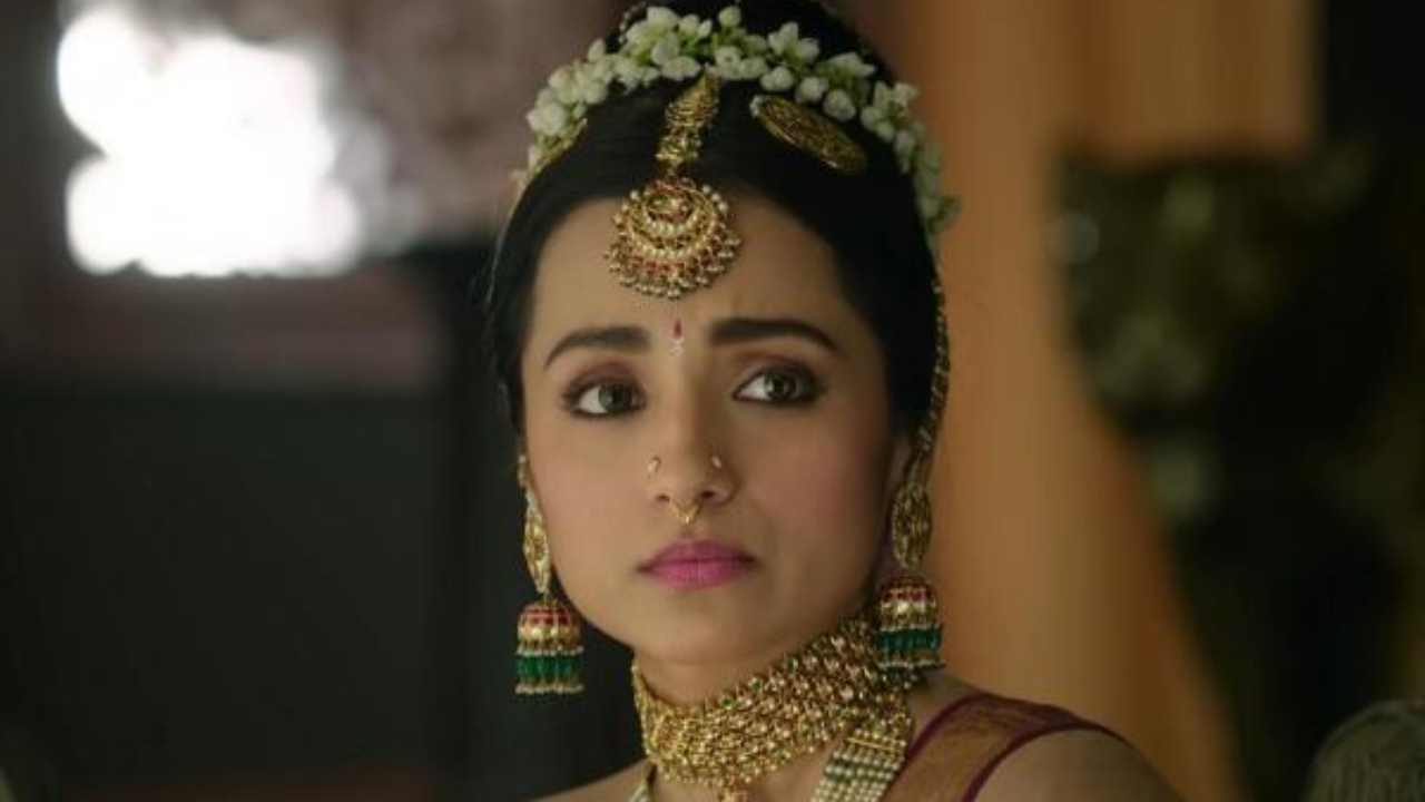 Trisha as Kundavai in Ponniyin Selvan. 