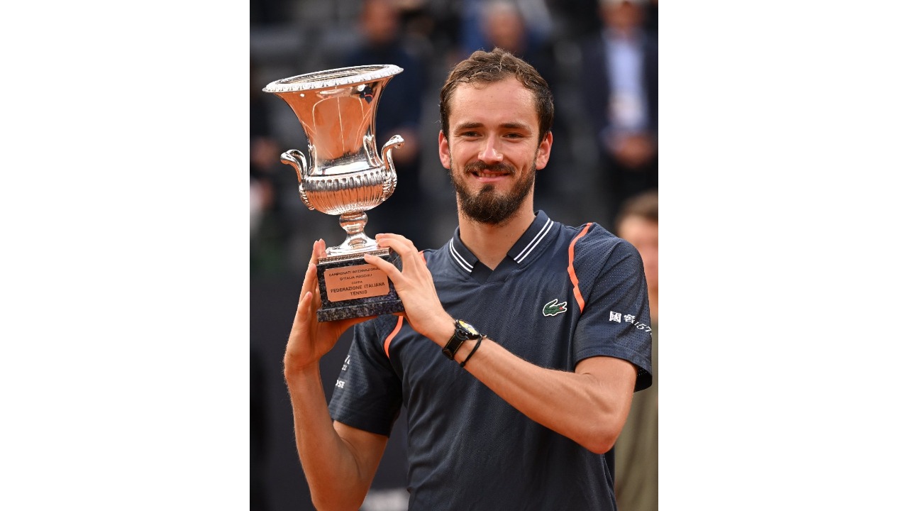 Alcaraz jumps Djokovic, returns to No.1 in ATP rankings; Medvedev No 2; Swiatek leads WTA