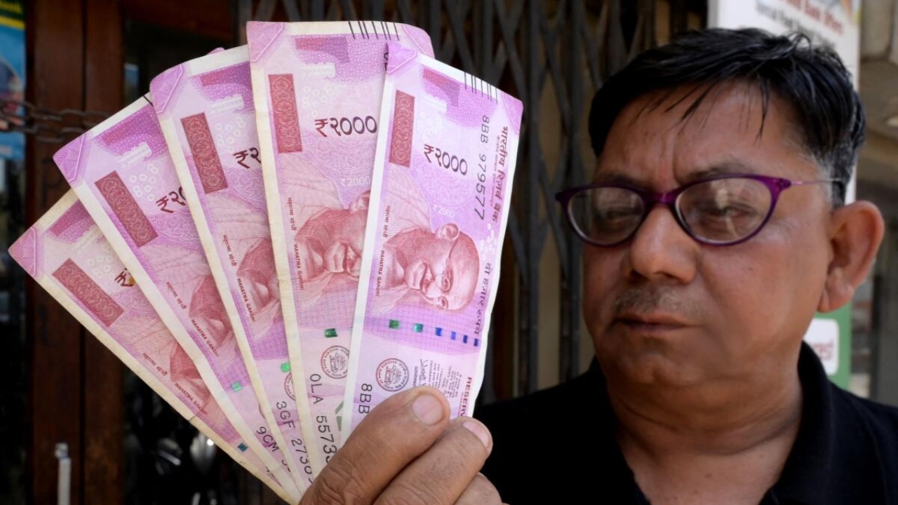 DH Deciphers | All you need to know about Rs 2,000 note ban - amount limits, deadline and procedures