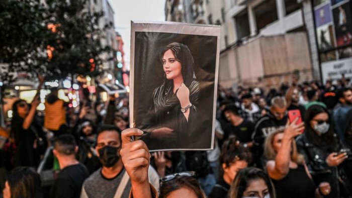Grave of Mahsa Amini vandalised in Iran