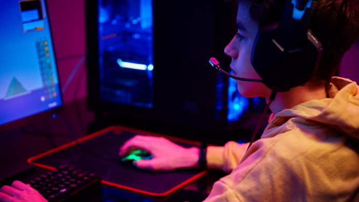 China teen wipes off parents' life savings worth ₹52 lakh on online games