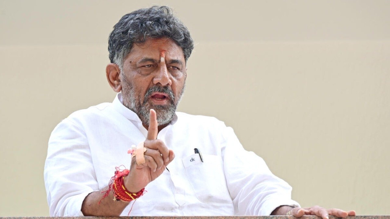DKS makes surprise visit to Hosakerehalli lake  