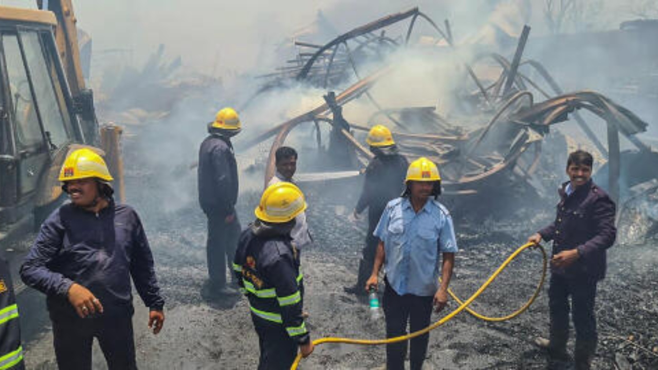 Fire destroys 20 godowns in Pune; no casualty