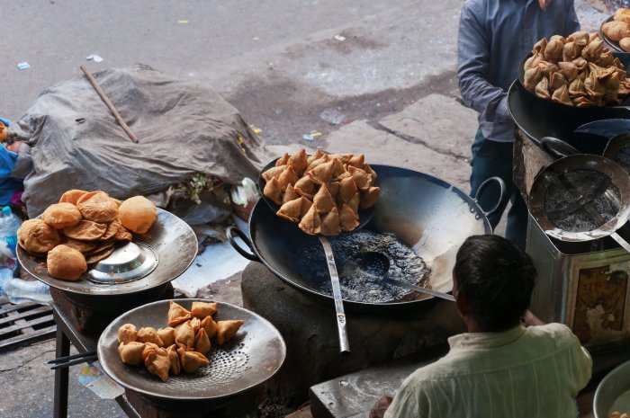Karnataka Pradesh Congress Committee meets vendors to bat for better facilities