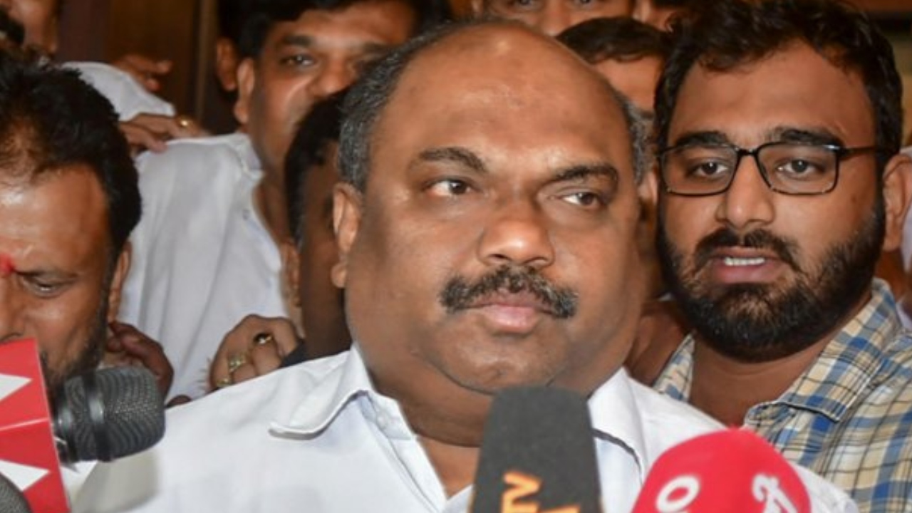FIR against Shiv Sena (UBT) leader Anil Parab, 4 others on charge of assaulting civic employee in Mumbai