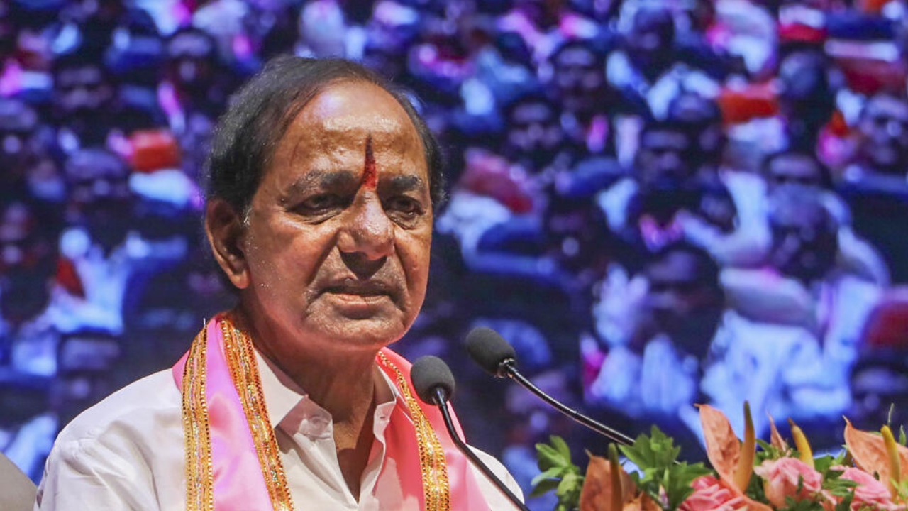 Telangana CM K Chandrashekar Rao condoles death of passengers in bus accident in Maharashtra