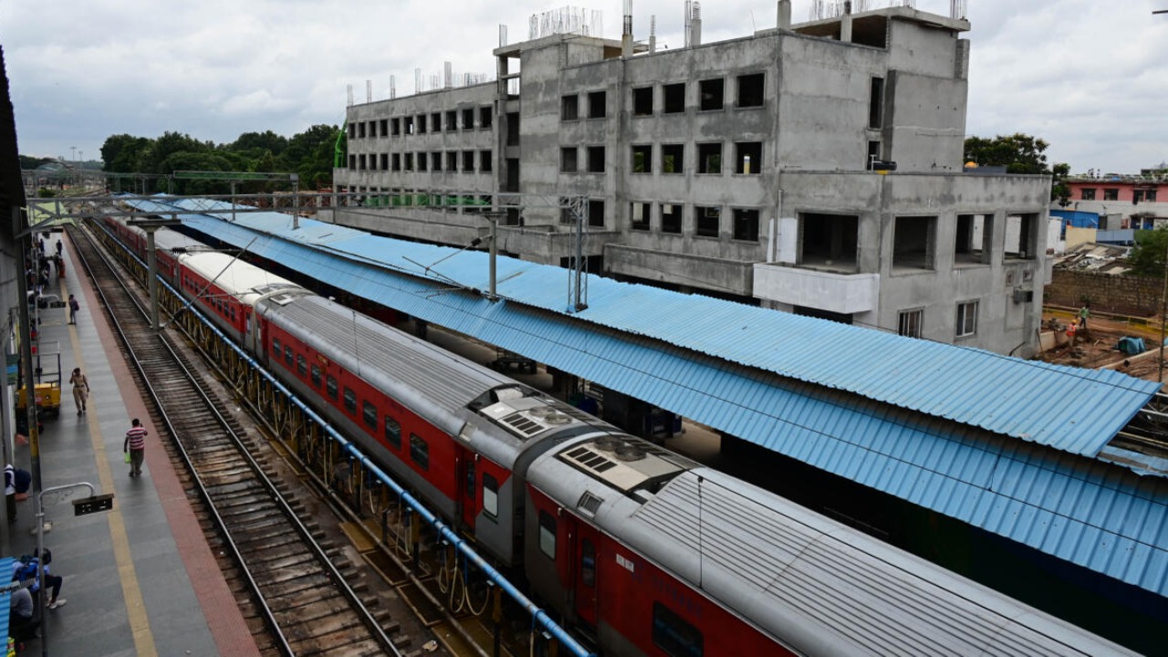 Railway board member inspects projects at Yeshwantpur, Cantt stations