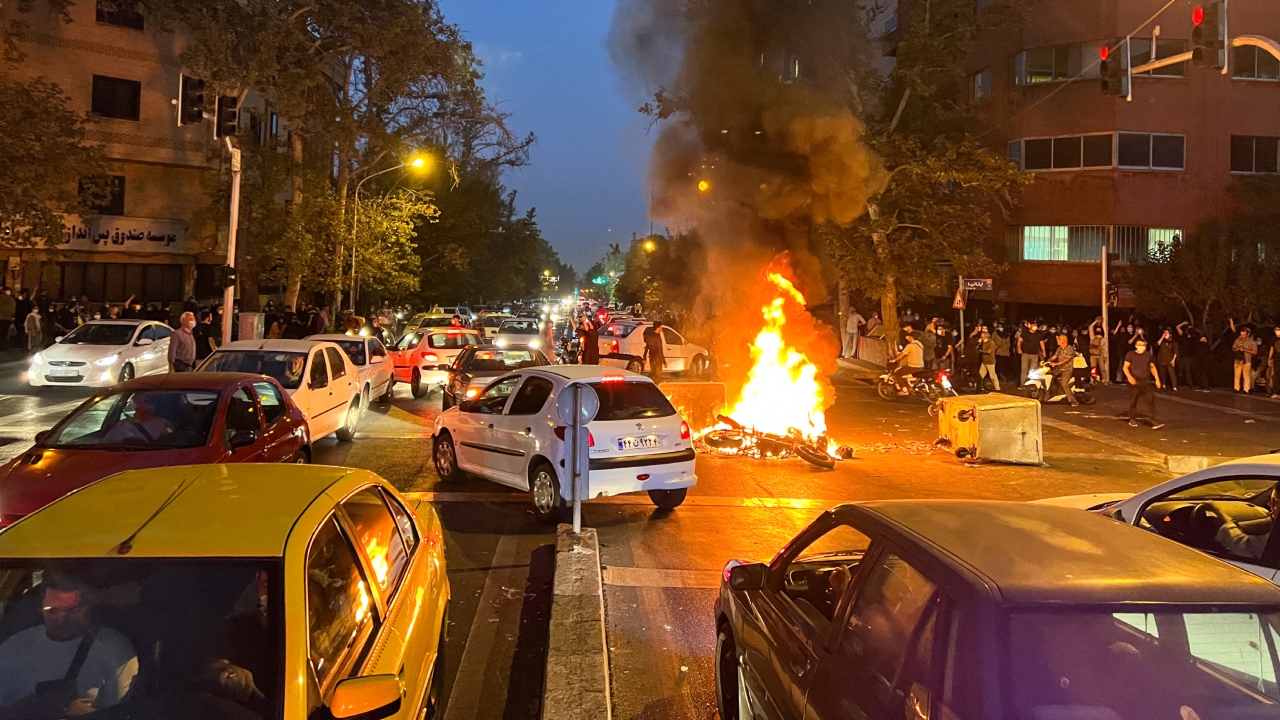 Risking revival of unrest, Iran rulers tighten curbs on dissent