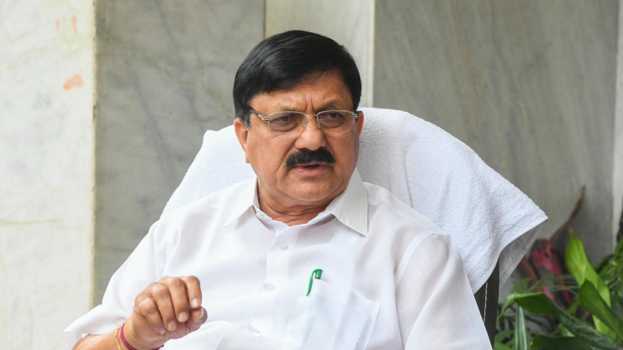 Araga Jnanendra likens Mallikarjun Kharge to 'burnt man', stirs controversy