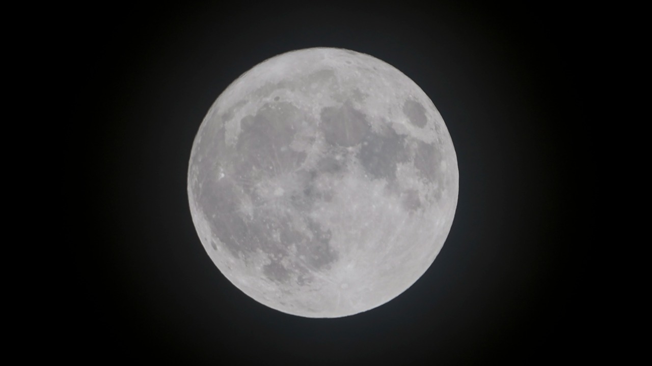 India witnesses supermoon