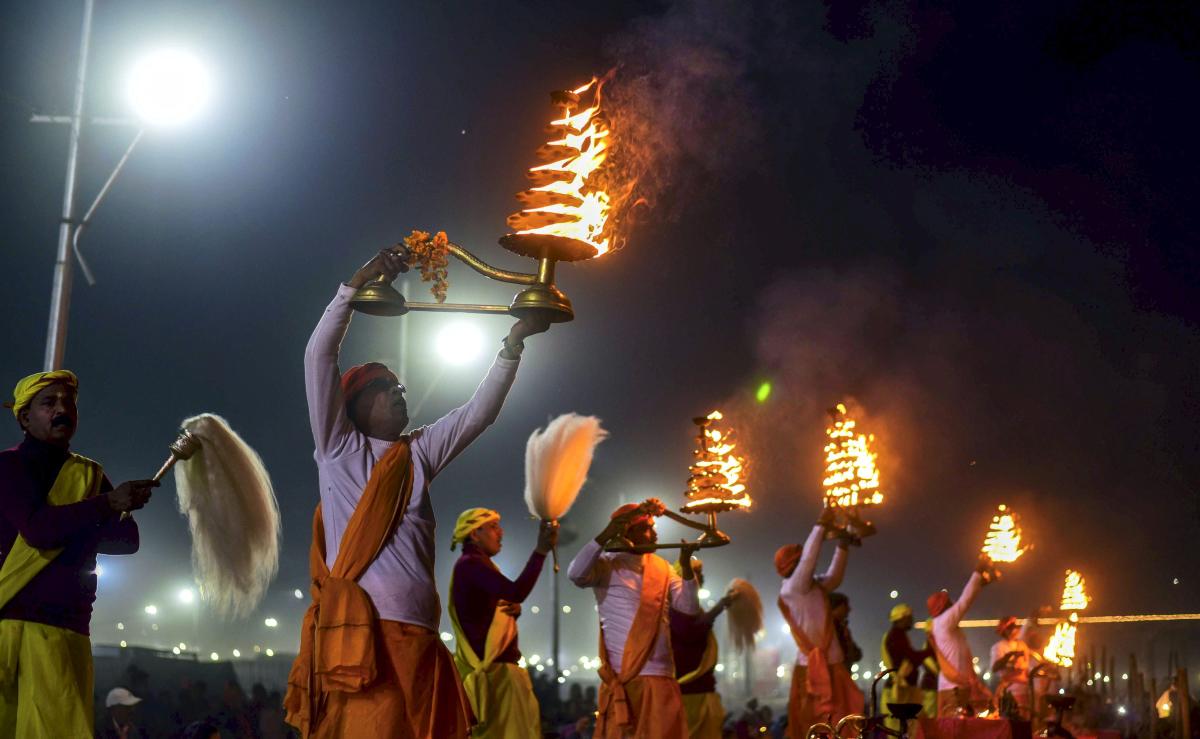 Ganga Aarti. DH photo by Mrityunjay Bose