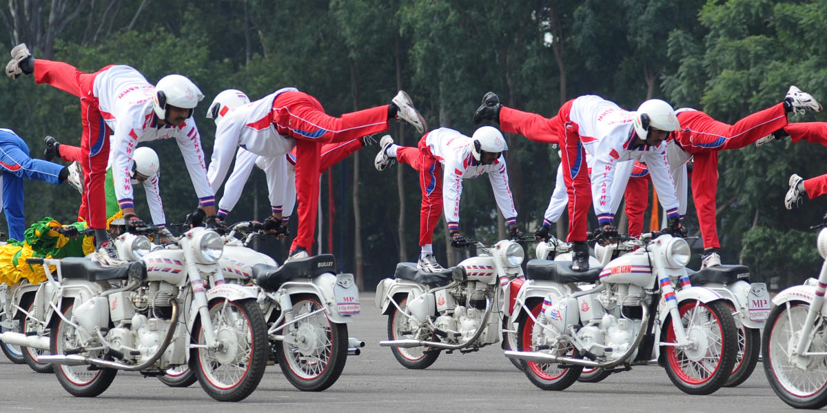 Shwet Ashwa, the Military Police Motorcycle display team, performed daredevil stunts for the occasion. Credit: DH Photo/Pushkar V