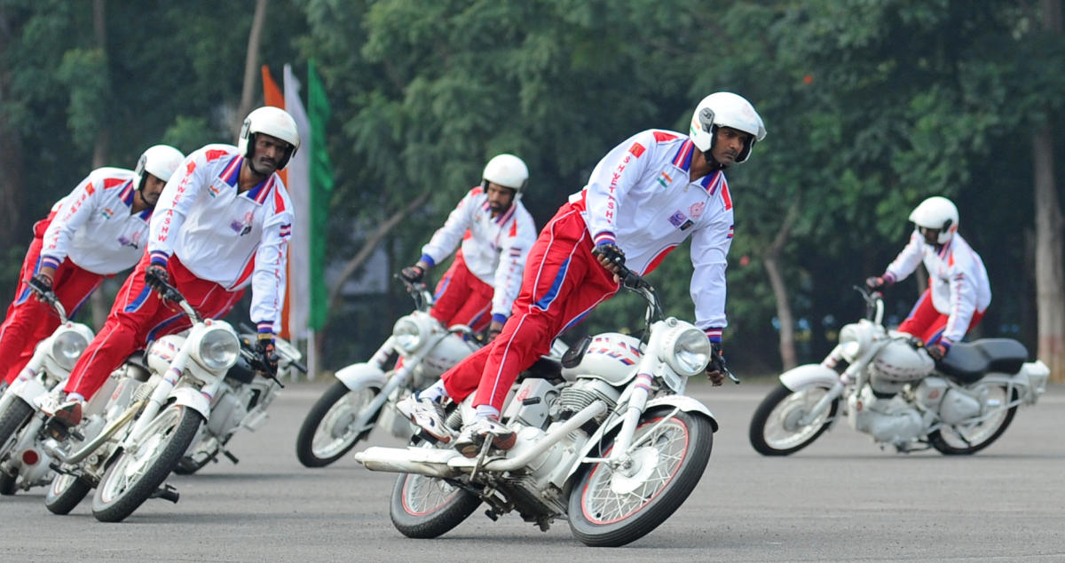 Shwet Ashwa, the Military Police Motorcycle display team, performed daredevil stunts for the occasion. Credit: DH Photo/Pushkar V