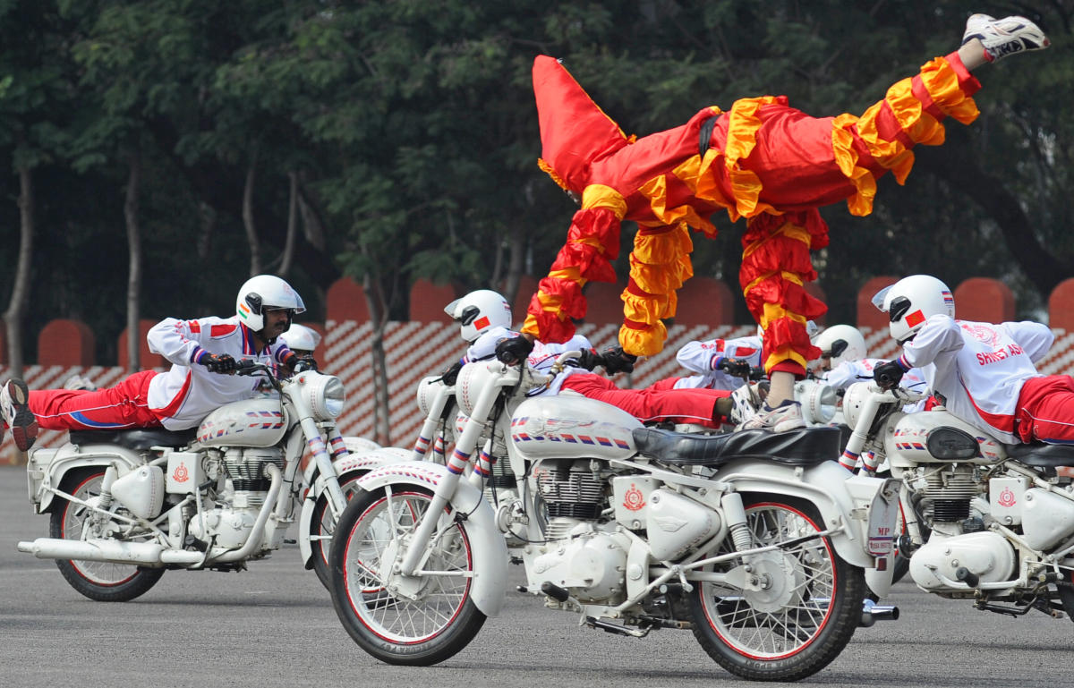 Shwet Ashwa, the Military Police Motorcycle display team, performed daredevil stunts for the occasion. Credit: DH Photo/Pushkar V